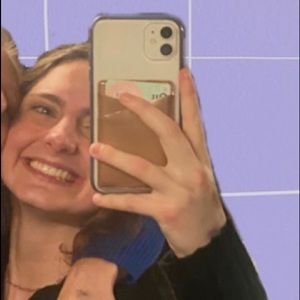 Meet your Posher, Caitlin